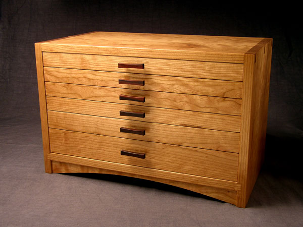 Arched Apron Jewel Chest